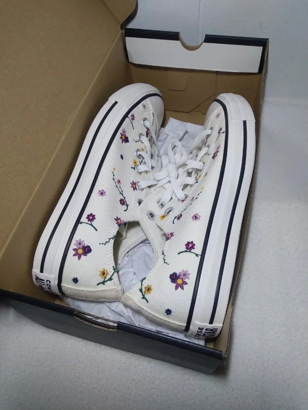 Converse Womens 9.5 Chuck Taylor All Star Low Embroidered Floral/White A16521F - Picture 6 of 9